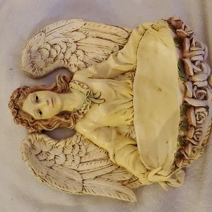 Hanging resin angel with pocket
